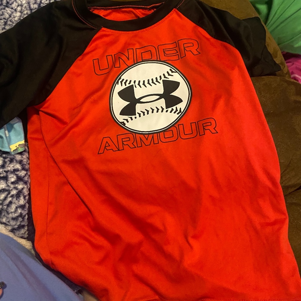 Under amour shirt size 5